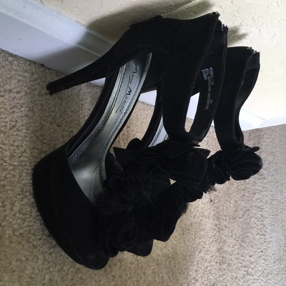 Heels - Picture 5 of 5